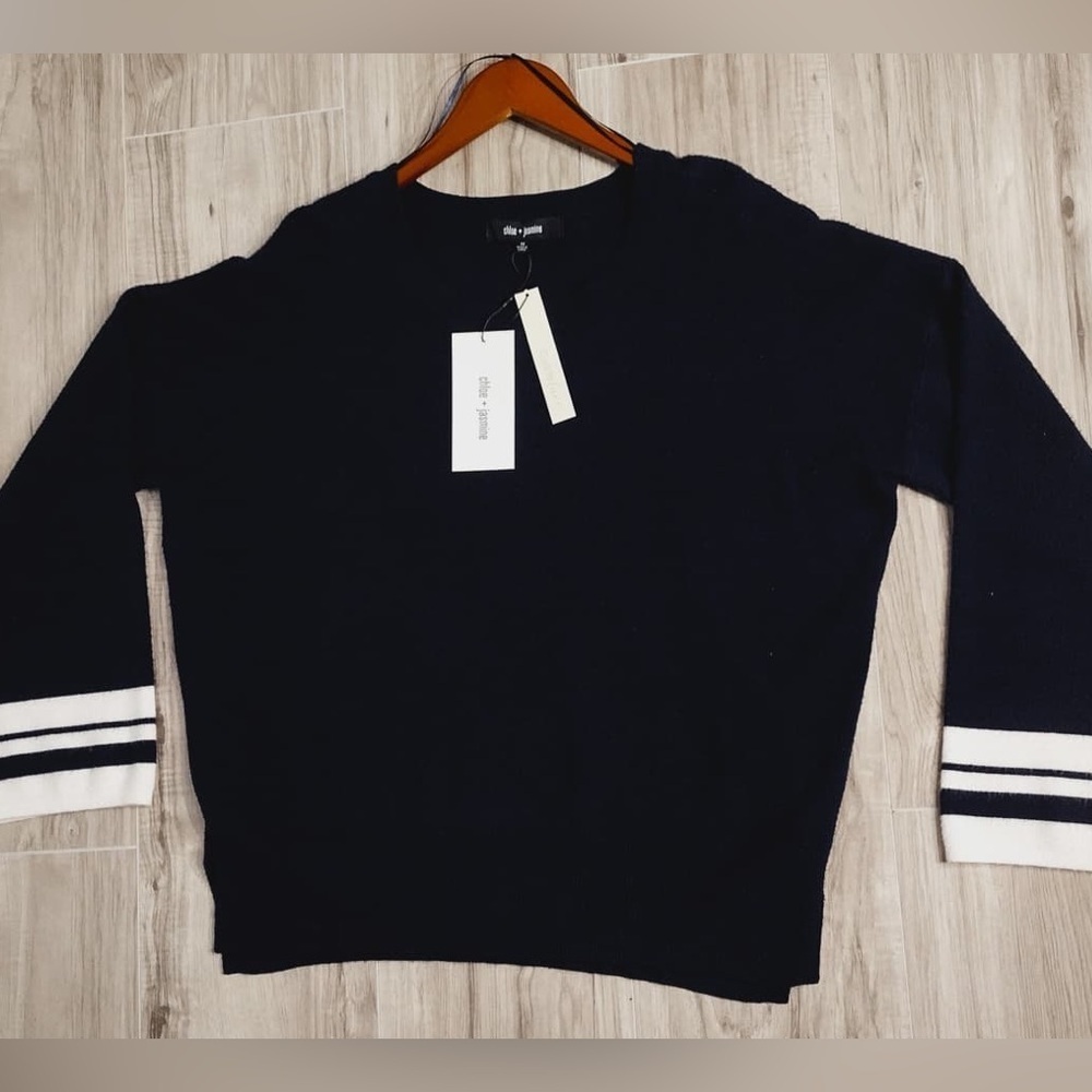 Chloe jazmine Women’s Navy Blue Sweater with White Accents size M brand new
